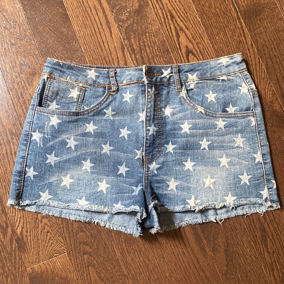 High Rise Star Print Denim Shorts - Picture 1 of 7
